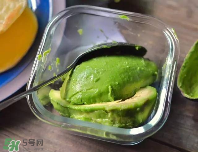 牛油果沙拉怎么做？牛油果沙拉用什么醬？