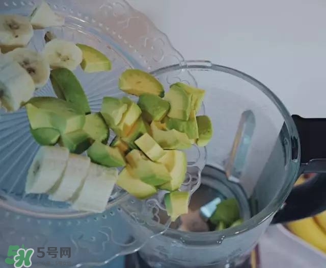 牛油果沙拉怎么做？牛油果沙拉用什么醬？