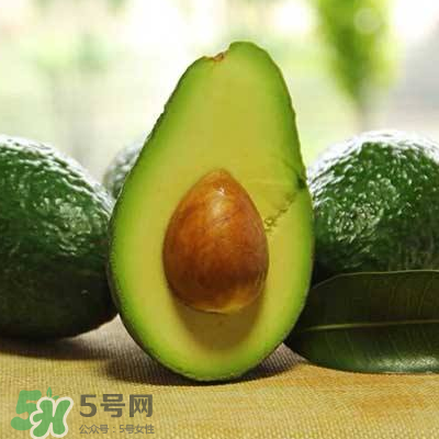 牛油果榨汁要去皮嗎？牛油果榨汁要加水嗎？