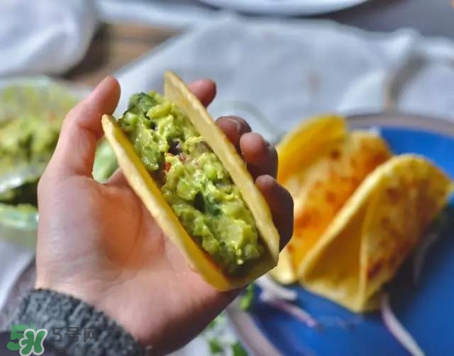 牛油果沙拉怎么做？牛油果沙拉用什么醬？