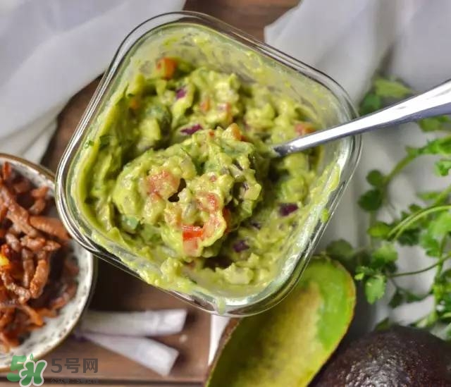 牛油果沙拉怎么做？牛油果沙拉用什么醬？