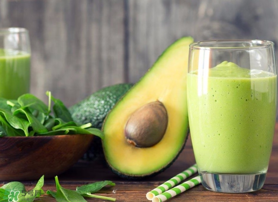 牛油果果汁怎么做？牛油果和什么榨汁好喝？