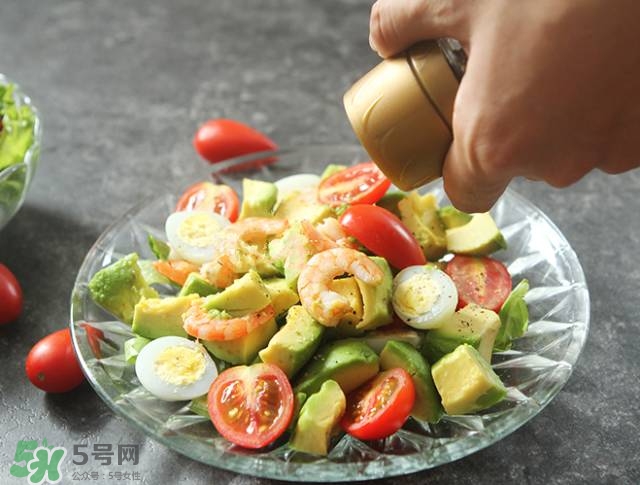 牛油果沙拉怎么做？牛油果沙拉用什么醬？