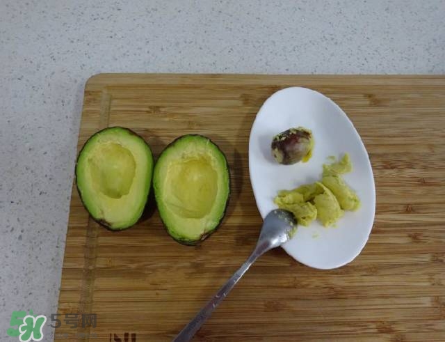 牛油果沙拉怎么做？牛油果沙拉用什么醬？
