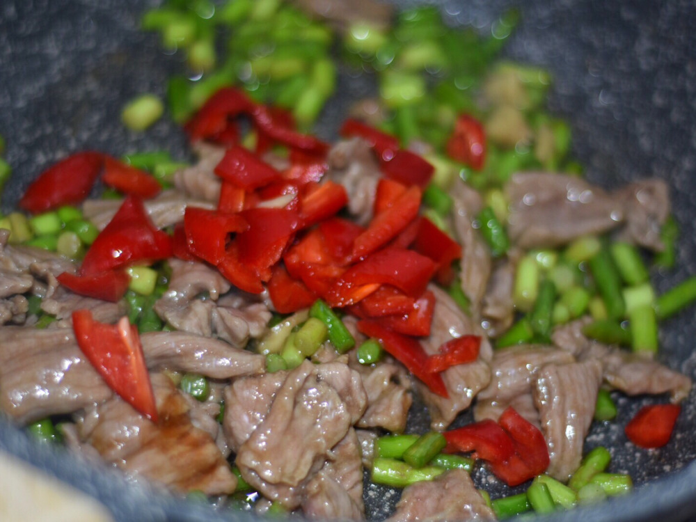 蒜苔可以炒牛肉嗎 蒜苔炒牛肉的做法大全 蒜苔可以炒牛肉嗎 蒜苔炒牛肉的做法大全
