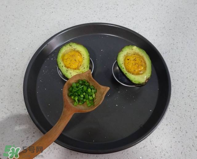 牛油果沙拉怎么做？牛油果沙拉用什么醬？