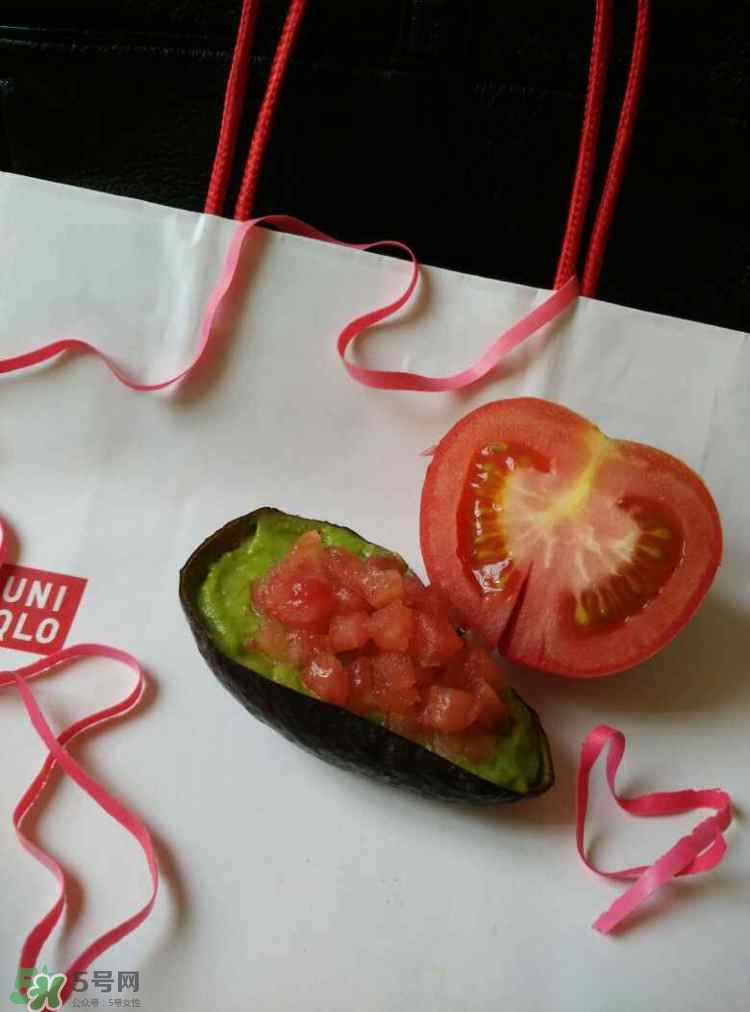 牛油果沙拉怎么做？牛油果沙拉用什么醬？