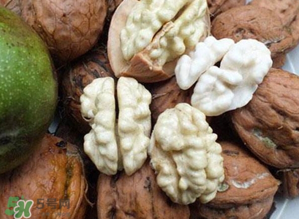 新鮮核桃怎么吃？新鮮核桃怎么給寶寶吃？
