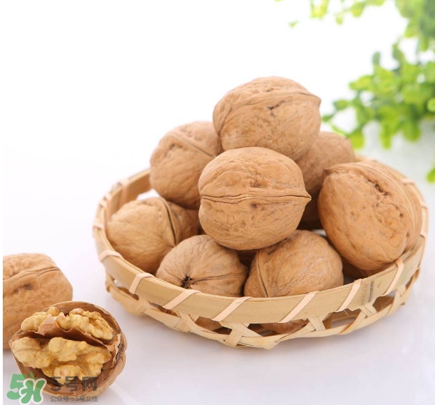 核桃什么時(shí)候吃最好？核桃一次吃多少為宜？