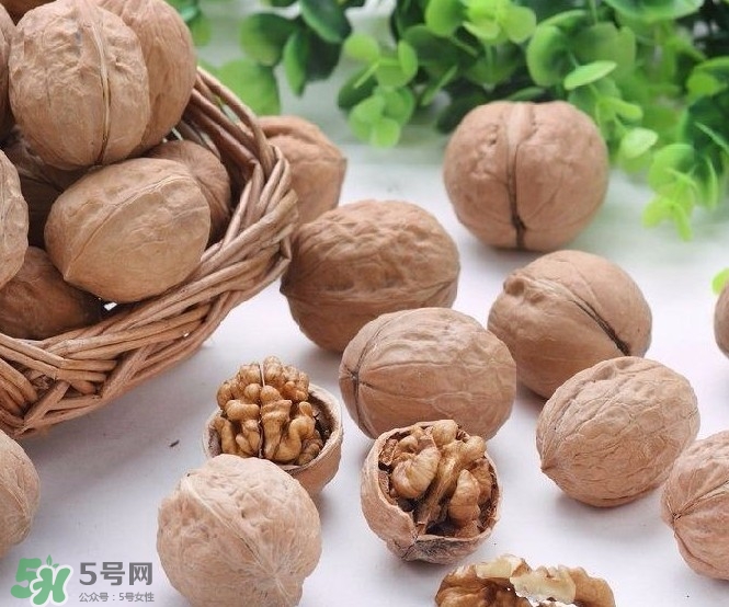 核桃磨成粉還有營養(yǎng)嗎？核桃粉和核桃哪個更好？