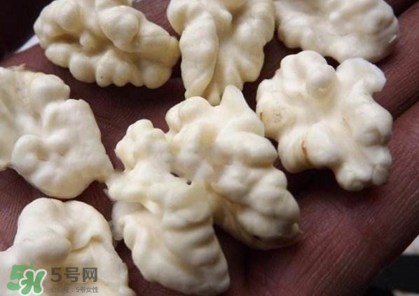 新鮮核桃怎么吃？新鮮核桃怎么給寶寶吃？