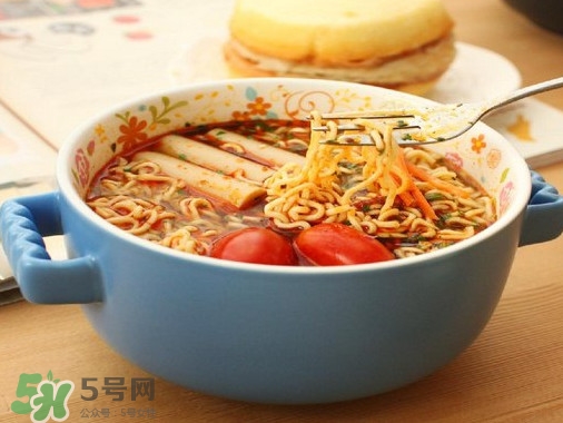 微波爐怎么做泡面？微波爐怎么做蛋糕