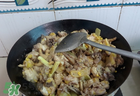 板栗煲雞湯煮多長時(shí)間熟_板栗煲雞湯煮幾分鐘才熟