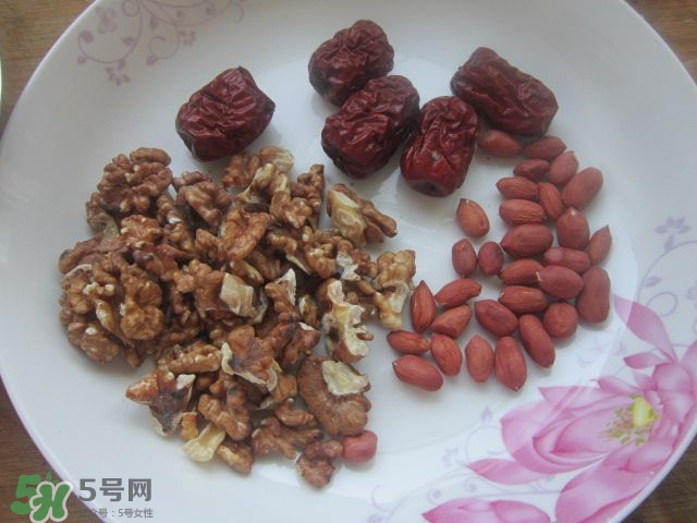 核桃可以和黃豆一起打豆?jié){嗎？核桃和什么一起打豆?jié){好？