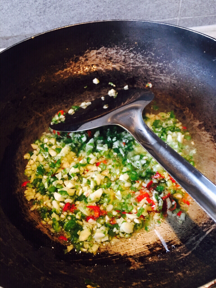 粉絲帶子的做法 粉絲帶子蒜蓉的做法 粉絲帶子的做法 粉絲帶子蒜蓉的做法