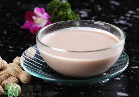 核桃打豆?jié){營養(yǎng)會流失嗎？核桃和什么一起打豆?jié){？