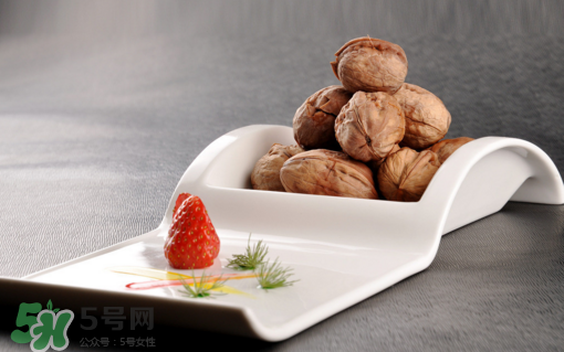 核桃可以空腹吃嗎？核桃飯前吃好還是飯后吃好？