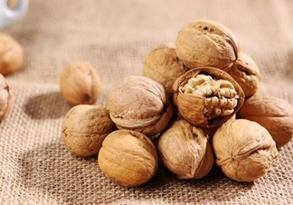 青皮核桃和干核桃哪個營養(yǎng)高？有什么區(qū)別？