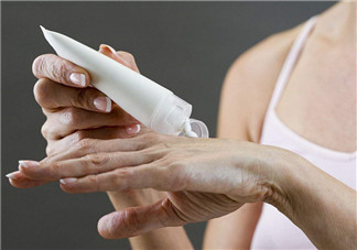 手部皮膚干燥怎么辦？手部干燥解決方法