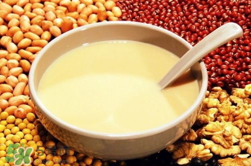 核桃打豆?jié){營養(yǎng)會流失嗎？核桃和什么一起打豆?jié){？