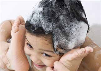 去屑洗發(fā)水真的能去屑嗎？自然晾干頭發(fā)好不好？
