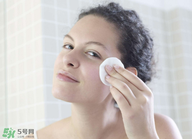 不同膚質適合什么樣的卸妝產品？配合按摩會卸得更干凈嗎?