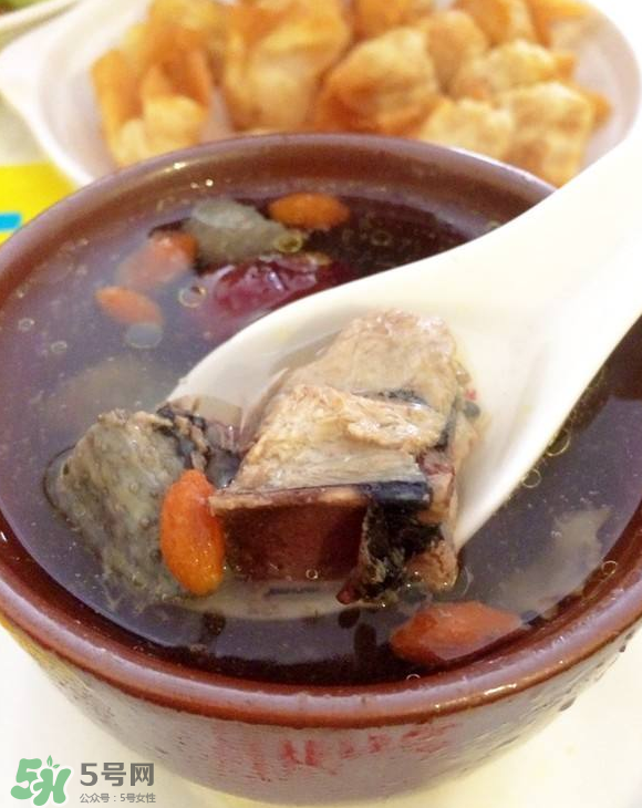 花旗參烏雞湯孕婦可以喝嗎？懷孕可以吃花旗參烏雞湯嗎？