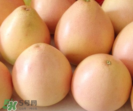 三紅蜜柚有什么功效？三紅蜜柚和金橙蜜柚哪個(gè)更好