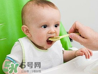 母乳寶寶幾個(gè)月添加輔食？母乳寶寶添加輔食的時(shí)間介紹