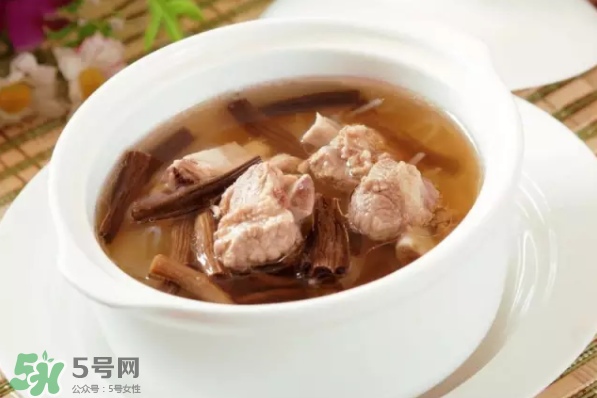 湯里的鈣鐵含量高不高？湯的蛋白質(zhì)多嗎？