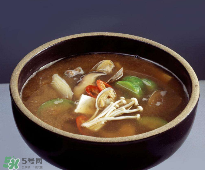 燉湯時間是不是越長越好？湯里營養(yǎng)多嗎？