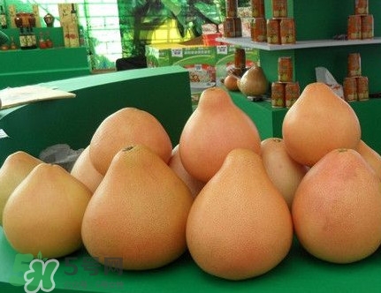 三紅蜜柚有什么功效？三紅蜜柚和金橙蜜柚哪個(gè)更好