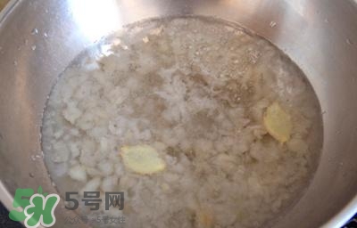 雪蛤能和銀耳一起燉嗎？雪蛤銀耳羹怎么做？