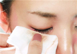 不同膚質適合什么樣的卸妝產(chǎn)品？配合按摩會卸得更干凈嗎?