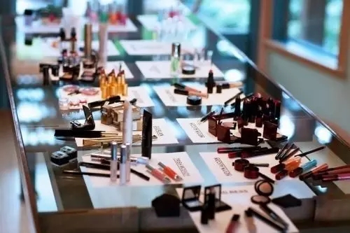 先畫(huà)眼線還是眼影 先畫(huà)眼線還是先畫(huà)眼影