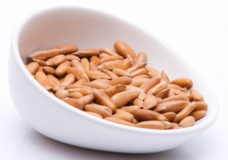 松子不能和什么一起吃？松子什么人不能吃