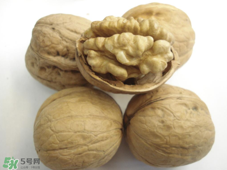 核桃上的陰皮是什么？核桃對血管的作用