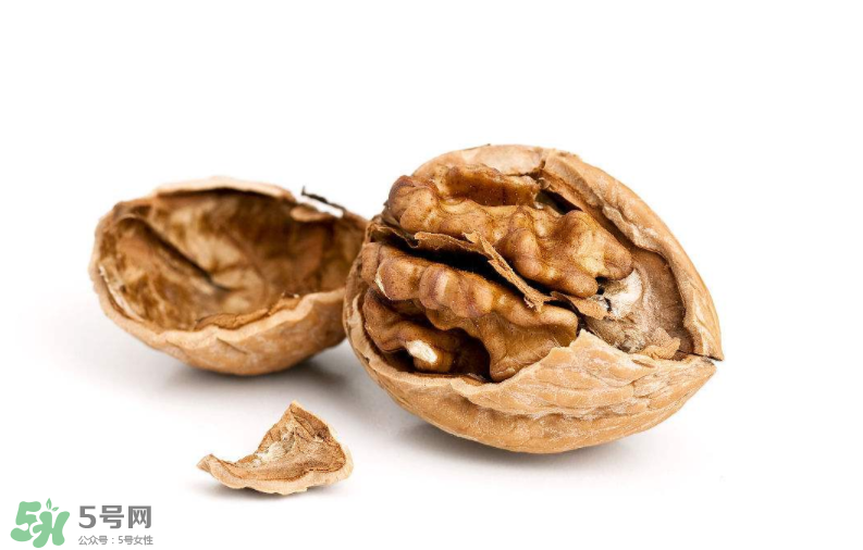 核桃對人體的四大功效是什么？核桃皮泡水有什么功效？