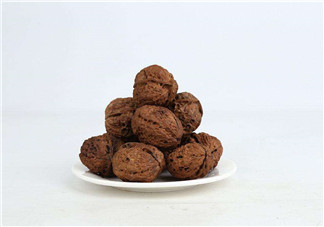 核桃對人體的四大功效是什么？核桃皮泡水有什么功效？