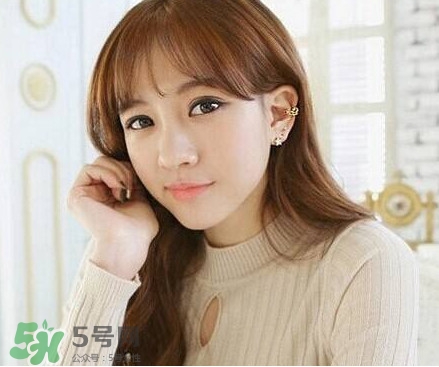 新打耳洞戴什么材質(zhì)的耳釘好？打耳洞用什么消毒最好