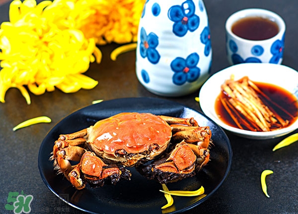 吃螃蟹能喝紅酒嗎 吃螃蟹喝紅酒可以嗎 吃螃蟹能喝紅酒嗎 吃螃蟹喝紅酒可以嗎