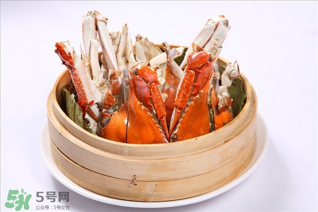 吃螃蟹能喝紅酒嗎 吃螃蟹喝紅酒可以嗎 吃螃蟹能喝紅酒嗎 吃螃蟹喝紅酒可以嗎