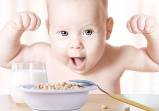 寶寶幾個(gè)月開始補(bǔ)鈣最合適？嬰幼兒幾個(gè)月的時(shí)候吃魚肝油