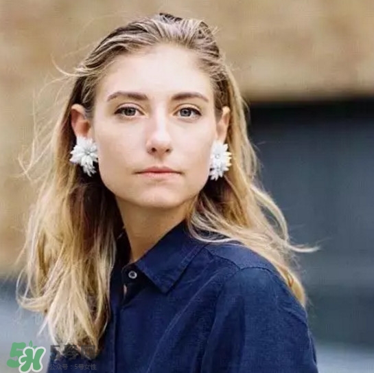 新打耳洞戴什么材質(zhì)的耳釘好？打耳洞用什么消毒最好