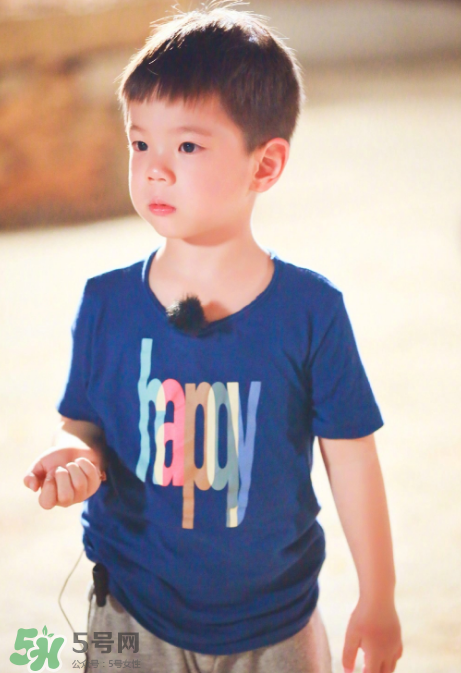 雙眼皮能搓出來(lái)嗎？霍思燕怎么幫嗯哼搓雙眼皮的？