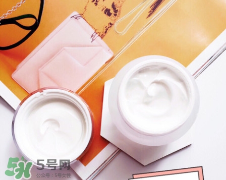 粉底液和懶人面霜哪個(gè)先抹 素顏霜和粉底液的順序 粉底液和懶人面霜哪個(gè)先抹 素顏霜和粉底液的順序