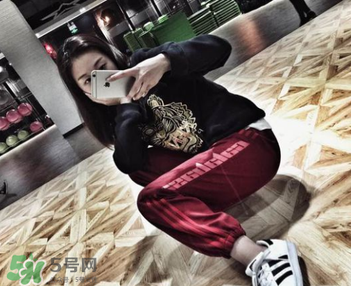 yeezy calabasas運(yùn)動(dòng)褲在哪買？yeezy calabasas褲子發(fā)售時(shí)間