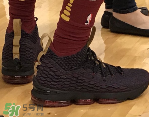 nike lebron 15 cavs實(shí)物什么樣？