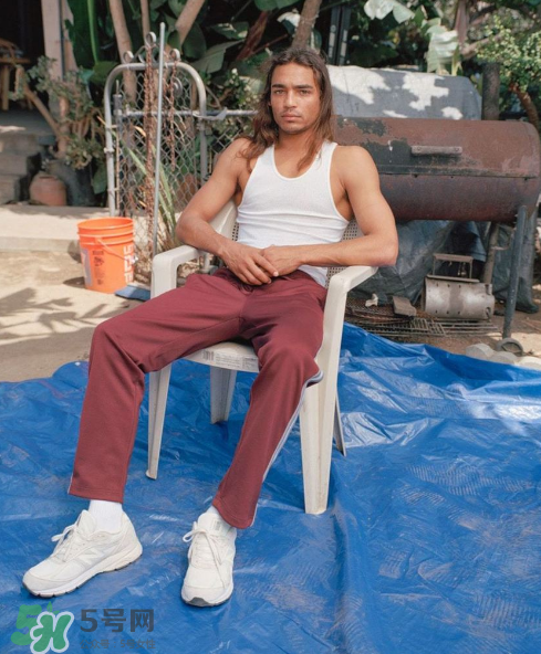 stussy與new balance聯(lián)名990v4什么時(shí)候發(fā)售_多少錢？