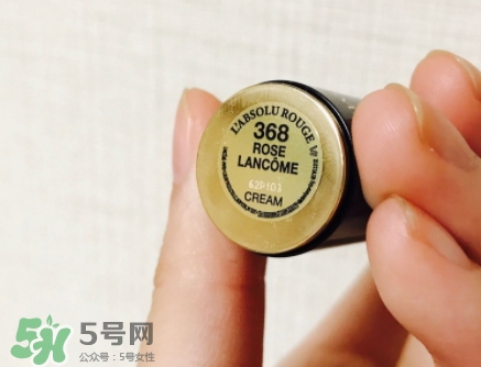 蘭蔻菁純唇膏小紅色是什么顏色？蘭蔻小紅色好看嗎